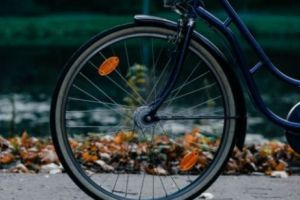 Poveste de Vaslui: două beri, o bicicletă şi un poliţist. Nu o să crezi ce s-a întâmplat