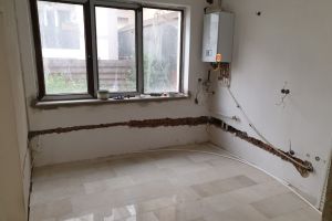 FOTO Scandal la Sibiu – Meseriaş acuzat că a înşelat o familie cu 4.000 de euro