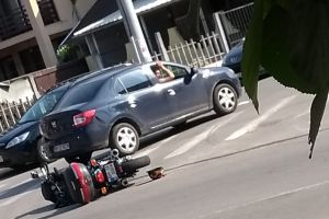 Accident grav la Beiuş: Un motociclist a ajuns în stare gravă, după ce a intrat frontal într-un autobuz!