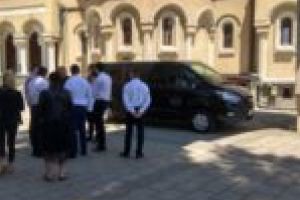 REVOLTĂTOR. Cu mortul în buricul târgului! Episcopia Caransebeşului, fără autorizaţie!