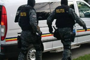 Mureş: Percheziţii la persoane bănuite de contrabandă cu ţigarete