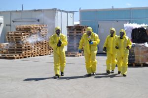 FOTO Accident chimic urmat de un incendiu la o fabrică din Sibiu – Scenariul pus în practică de pompieri