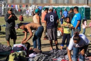 O mamă îşi strigă durerea. Apel sfâşietor pentru a-şi salva fiul dintr-un lagar de migranţi