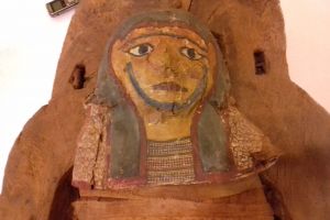 VIDEO FOTO – Premieră în Sibiu – Se mută mumia veche de 2.000 de ani la Muzeul din Pădurea Dumbrava