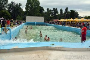 Inaugurare fără bălăceală: Bihorenii sunt invitaţi la Ştrandul cu Valuri, dar doar ca să-l privească. Valurile, abia la anul!