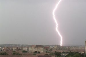 COD ROŞU de furtuni în Bihor, inclusiv în Oradea. Vezi localităţile afectate!