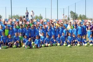 Copiii argeşeni iau lecţii de fotbal de la olandezi