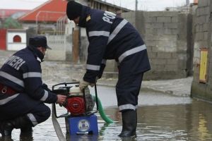 Inundaţie în două gospodării din Sebeş, după ploaia torenţială