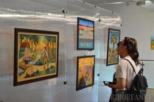 Culoare şi veselie: S-a deschis Salonul Internaţional de Artă Naivă, la Muzeul Țării Crişurilor (FOTO)