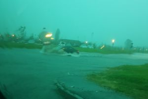 Furtuna a lăsat aproape 25.000 de bihoreni fără curent! Pompierii au avut peste 60 de intervenţii în judeţ