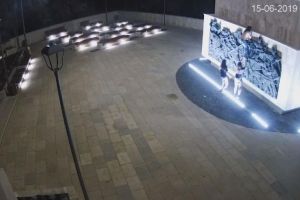 Un grup de adolescenţi a vandalizat statuia ecvestră a lui Ștefan cel Mare