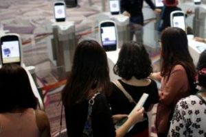 Revolta părinţilor care şi-au avut copiii abandonaţi în aeroport