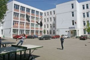 Decizie grea. Directoarea unui colegiu din Capitală, eliberată din funcţie. Motivul este halucinant