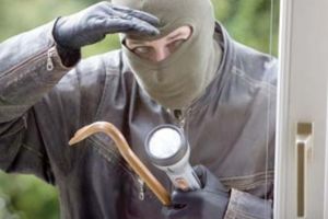 Sfaturi de la autorităţi: Cum să îţi protejezi locuinţa de hoţi şi alte pericole?