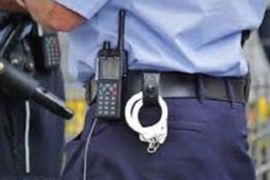 Ce se întâmplă în România după ce baţi un poliţist? Comuna Viişoara oferă un studiu de caz