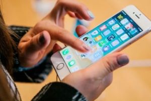 Lovitură pentru utilizatorii de Iphone. Apple a făcut anunţul greu de digerat