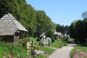 Continuă înscrierile pentru atelierele de cusături şi de încondeiat ouă din cadrul ...