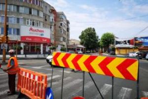 Constanta. Se reabiliteaza trotuarele pe strada Poporului. Traficul auto, restrictionat