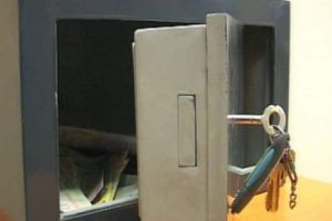 Minor de 15 ani, din Galda de Jos, cu dosar penal pentru FURT. A sustras bani din seiful unui magazin din comună