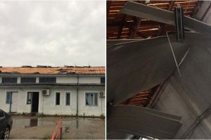 FOTO. Activitatea RAR Satu Mare, reluată pe o singură linie. Acoperişul clădirii, luat de vânt