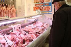 Carnea de pasăre, lider în topul preferinţelor românilor. Cu cât a crescut producţia