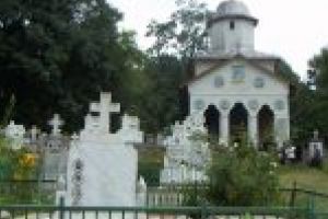 Din inchisoare a iesit si acolo se va intoarce! Un brailean recidivist si fara frica de Dumnezeu a golit cutia milei dintr-o biserica / Cursa printre morminte!