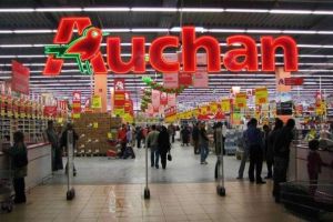Probleme la hypermarketurile Auchan din Braşov