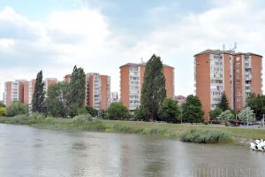 Gunoaie la vale: Locatarii din peste 40 de blocuri din Oradea încă folosesc ghenele de gunoi