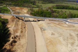 A fost lansată licitaţia pentru A1 Lugoj-Deva, lotul 2, ultima porţiune care trebuie finalizată pentru a putea ieşi/intra din ţară numai pe autostradă