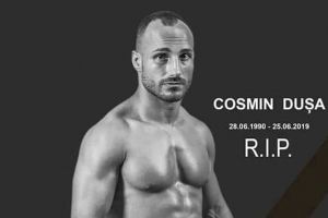 Mesaje sfâşitoare de adio şi momente de reculegere pentru Cosmin Duşa, tânărul luptător cugirean care a murit la Chişinău. Astăzi ar fi împlinit 29 de ani