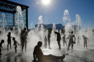 Franţa SE TOPEȘTE: A fost înregistrată cea mai ridicată temperatură din istoria ţării