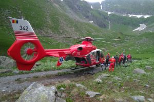 FOTO Turistă rănită în Munţii Făgăraşului – Este inconştientă