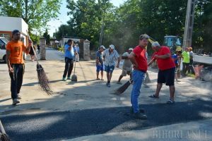 Chef printre muncitori. Zilele Sânmartinului au debutat la Ştrandul cu valuri printre constructori care asfaltau, finisau şi spălau (FOTO)