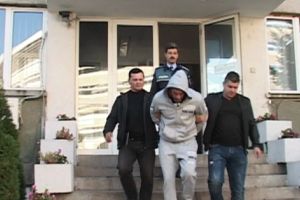 Acuzat de înşelăciune, merge la proces