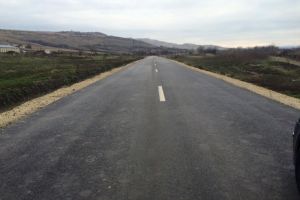 ȘTIREA TA: ”Pe drumul Alba Iulia – Vurpăr, proaspăt asfaltat, deja circulă camioane încărcate la balastiere”
