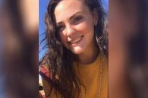 O tanara de doar 21 de ani si-a gasit sfarsitul in urma unui joc sexual online. S-a sufocat sub privirile barbatului care a platit-o pentru a-i indeplini o fantezie periculoasa