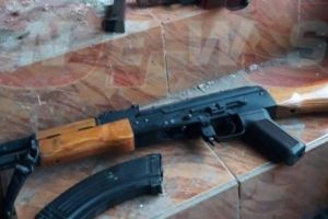 Mai mulţi interlopi din Capitală, terorizaţi. Cine i-a alergat înarmat cu un AK47?