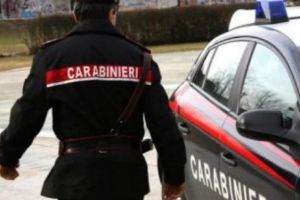 Un român masacrează cu lovituri de ciocan pe patronul unui bar