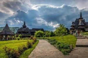Evenimente religioase la trei manastiri din Maramures, in acest weekend