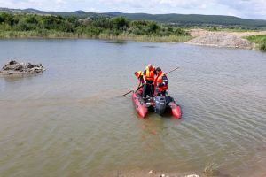 Tânăr care s-ar fi înecat la Chiuza, căutat de pompieri (FOTO-VIDEO)