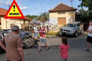 FOTO. Accident grav în municipiul Satu Mare. O persoană a fost descarcerată