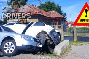 FOTO. Microbuz în şanţ după un impact cu un autoturism, în judeţul Satu Mare