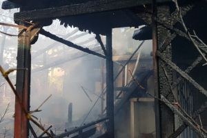 Incendiu in muncipiul Constanta. O casa a ars in totalitate (galerie foto) 