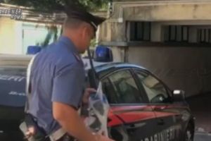 Un român a scos tras cu puşca în patronul unui magazin din Roma