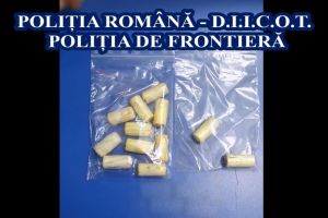 Cu drogurile în stomac: Un tânăr de 27 de ani, prins cu capsule de cocaină, în Aeroportul Otopeni