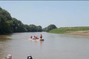 Pompierii caută o persoană care a căzut în râul Timiş