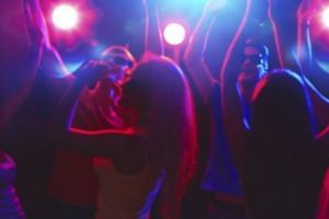 Atentat într-un club de fiţe. Un celebru DJ a fost împuşcat mortal