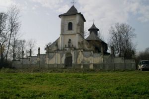 Legenda unei biserici din România, unică în lume. Este jumătate catolică, jumătate ortodoxă şi se află în judeţul Botoşani