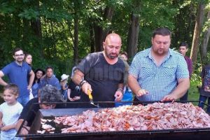 Chef Cătălin Scărlătescu, live „la cratiţă”, la Muzeul Satului Bucovinean