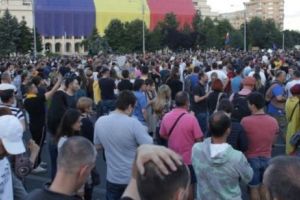 Artiştii protestează astăzi în Piaţa Victoriei!